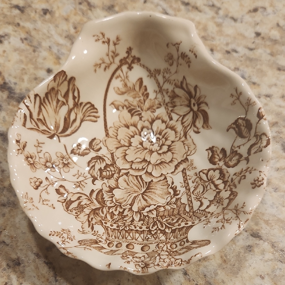 Vintage Crown Devon Soap/Trinket/Candy Shell Shaped Dish